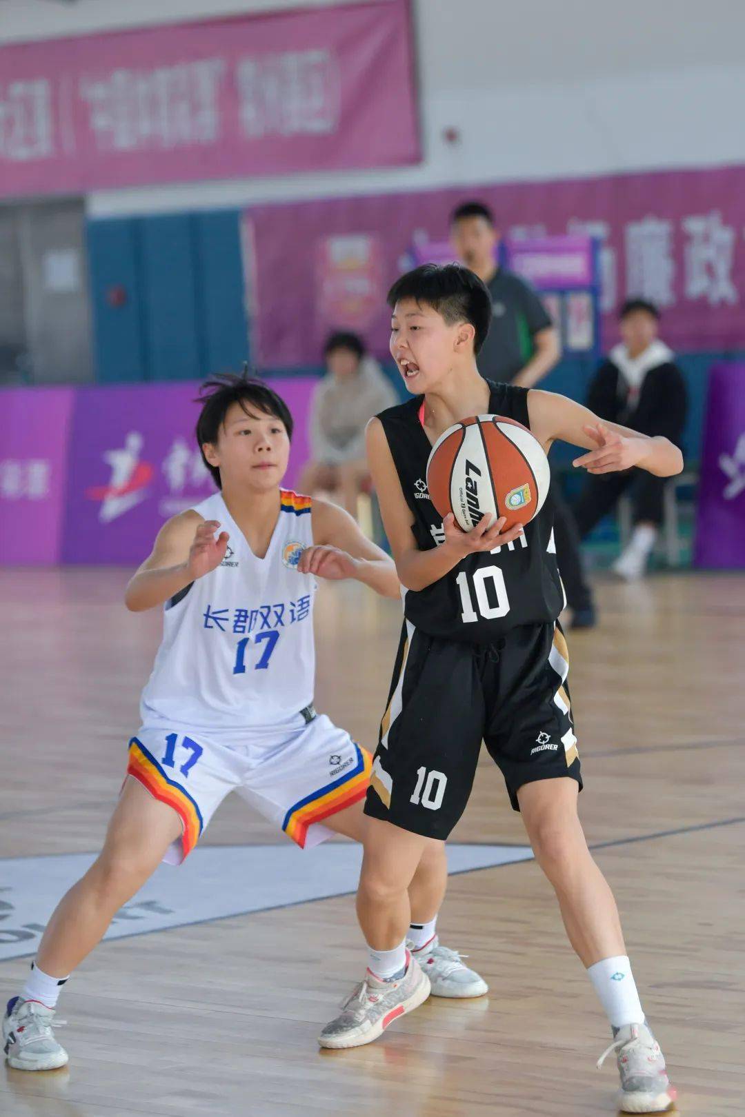 米兰体育官网app-关于中国篮球联赛变化多端，赛季末端逐渐明朗的信息