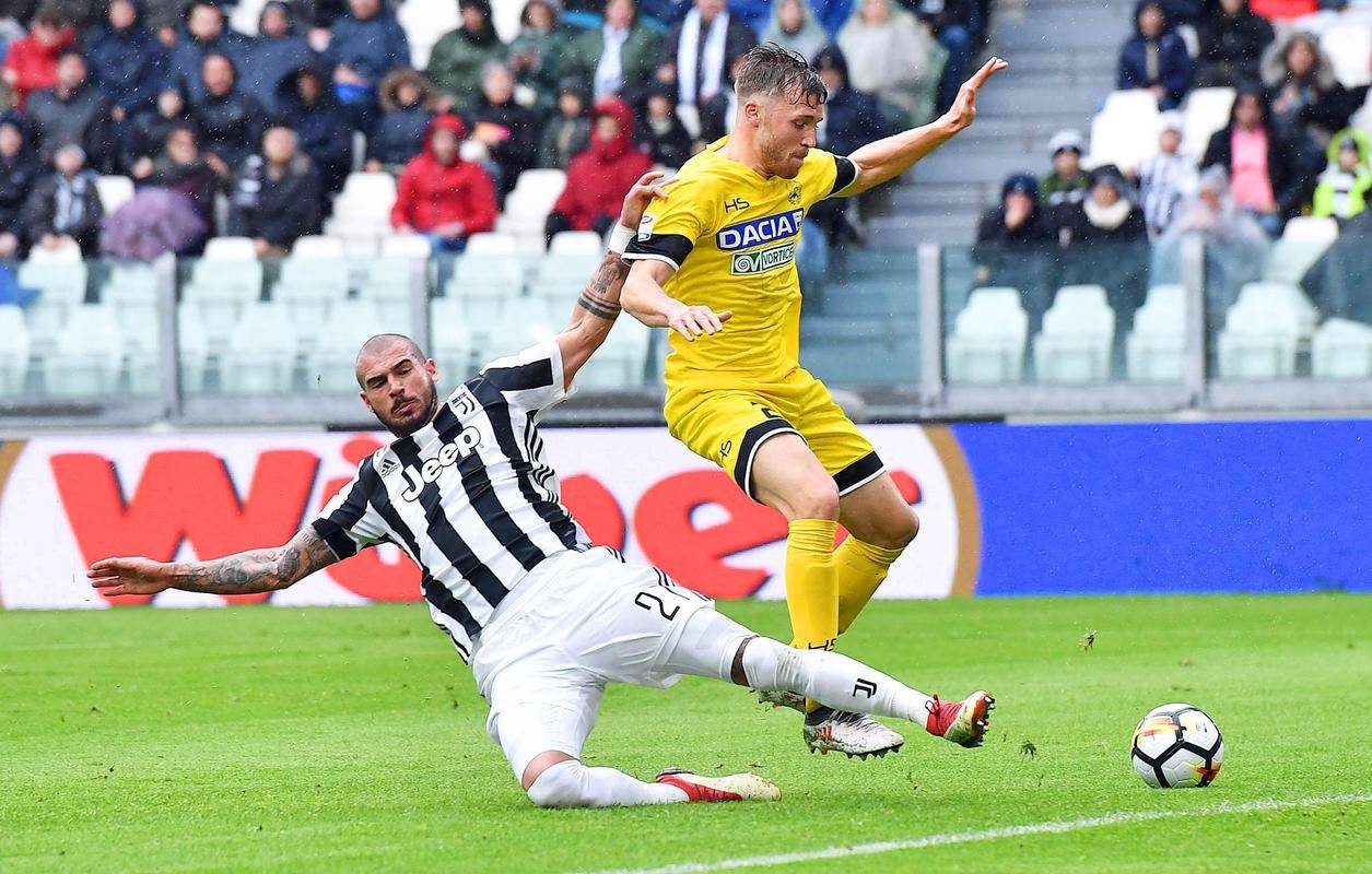 尤文图斯客场失利，巴塞罗那豪取胜利的简单介绍