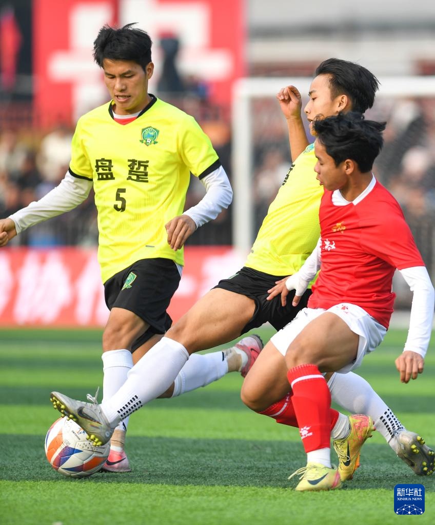 米兰体育地址-包含一场激烈的足球赛事，女队员技惊四座的词条