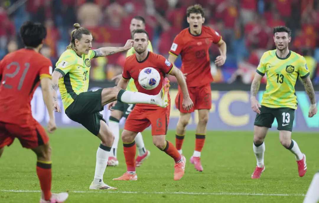 米兰体育中国官网-东部半决赛战况激烈，球迷屏息以待的简单介绍