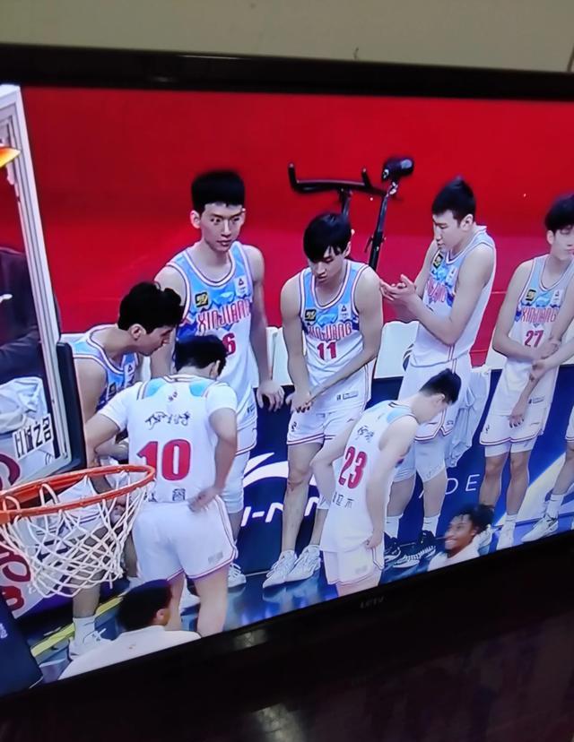 包含一场备受瞩目的比赛即将揭幕,强强对决的词条 包含一场备受瞩目的比赛即将揭幕,强强对决的词条