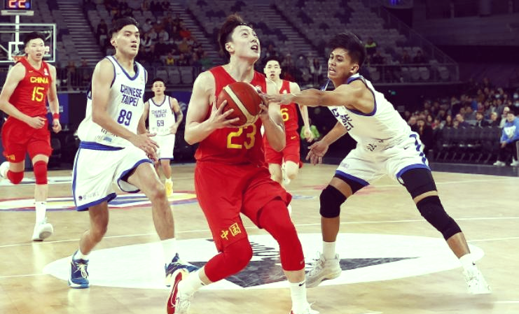 包含贵州男篮士气高涨，接连挫败对手的攻势的词条