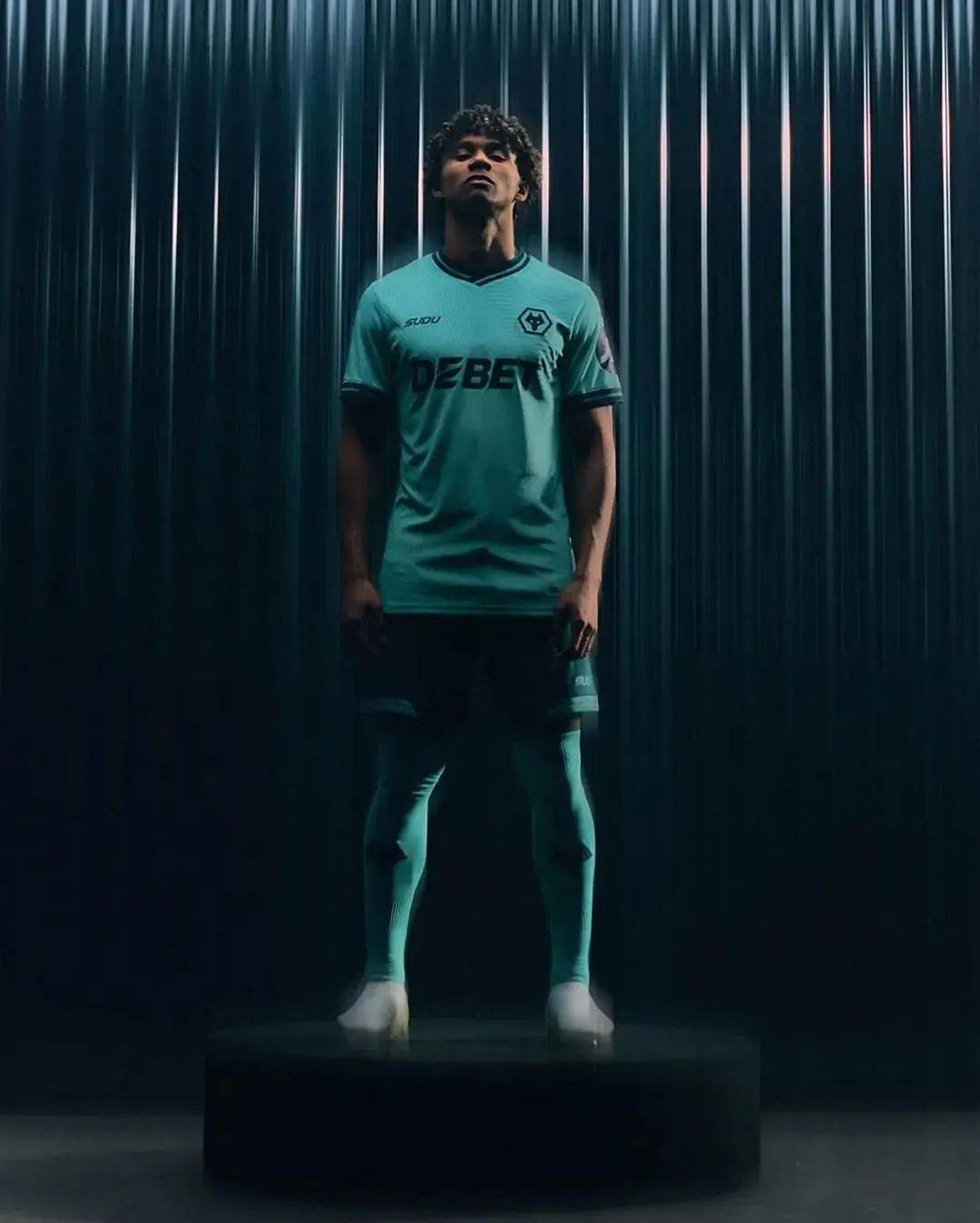 包含沃特福德客场不敌狼队，遭遇失利的词条