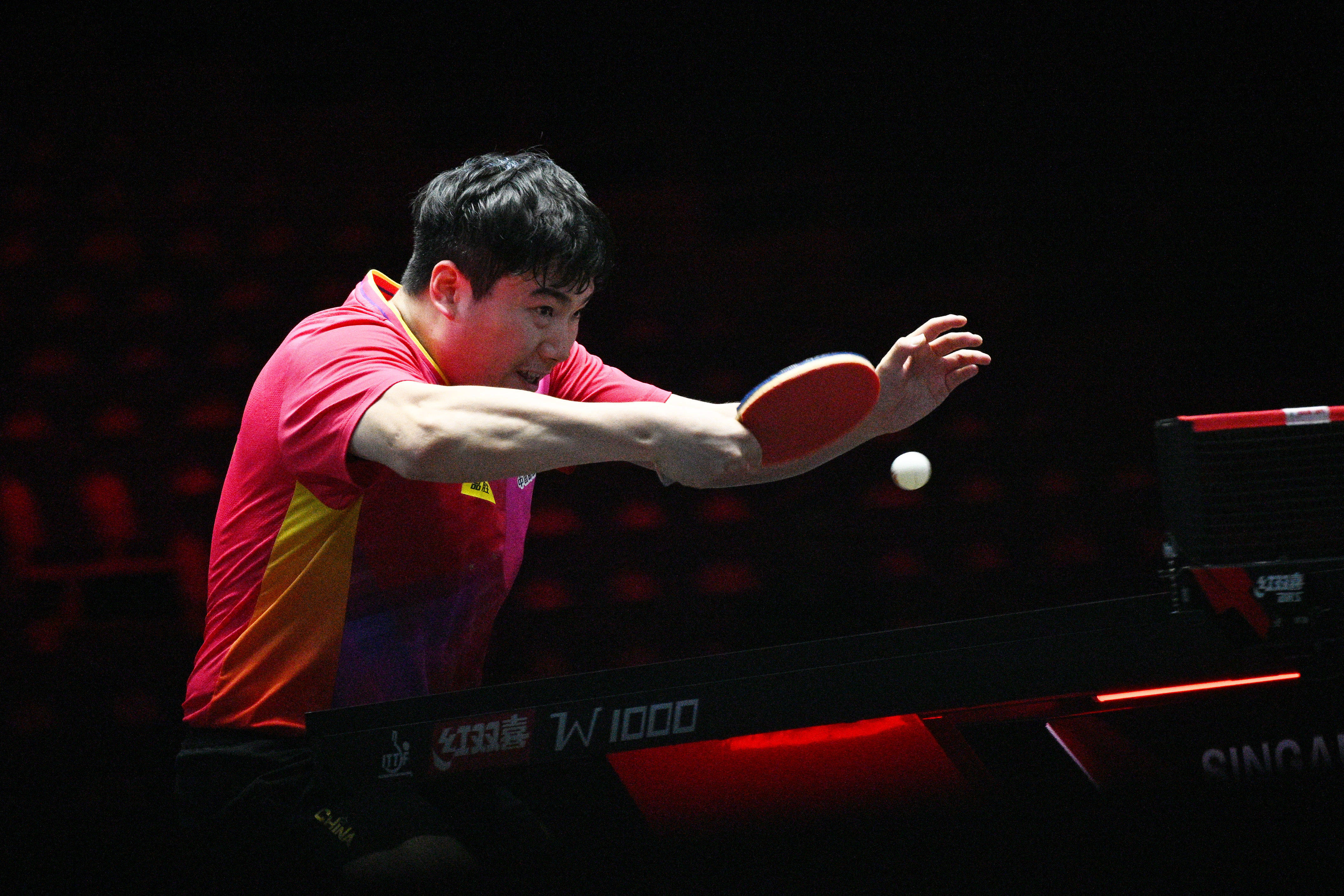 乒乓球比赛选手发挥出彩，实力过人的简单介绍