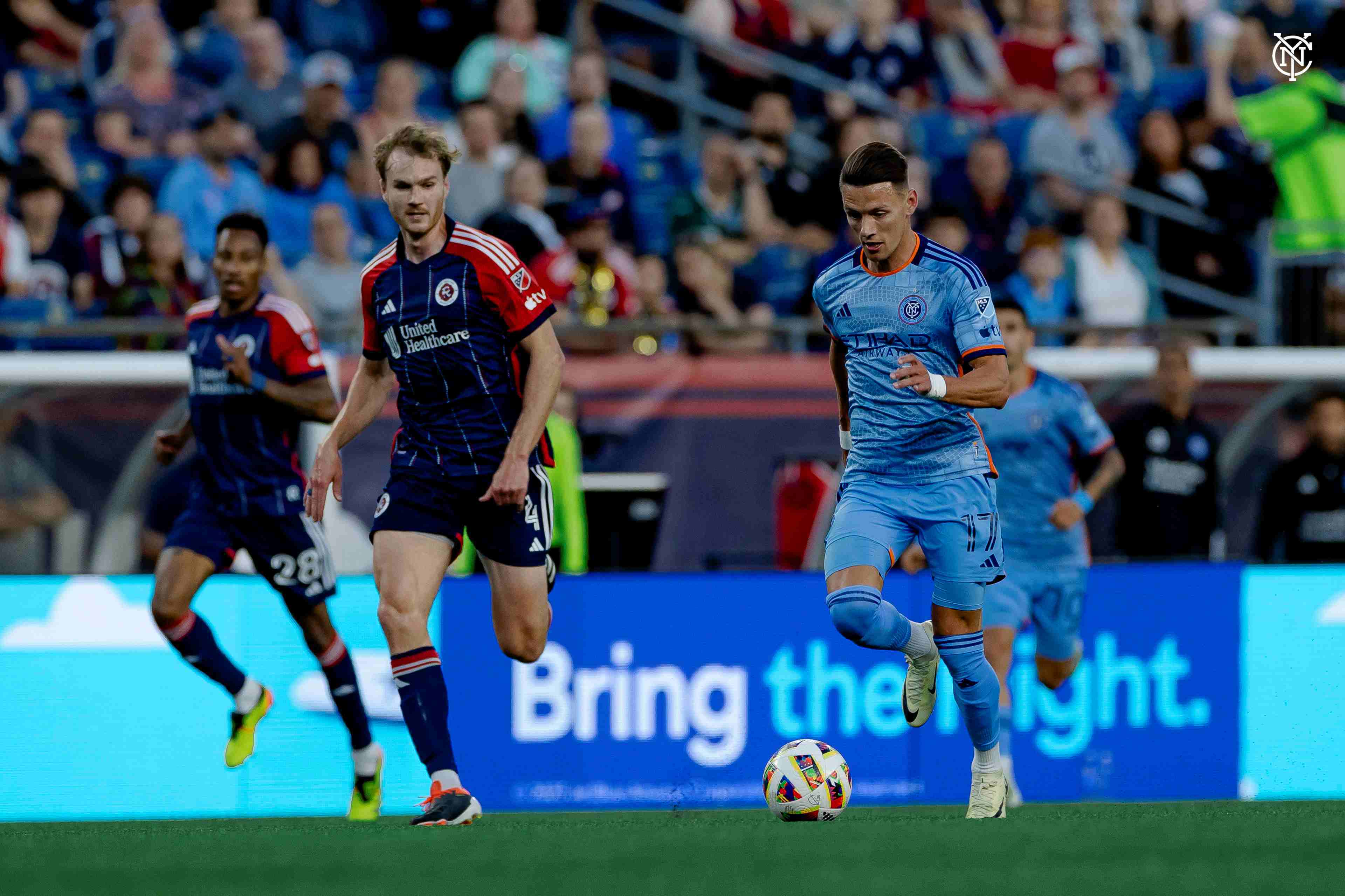 米兰体育链接-全球足球盛事！男女运动员交锋