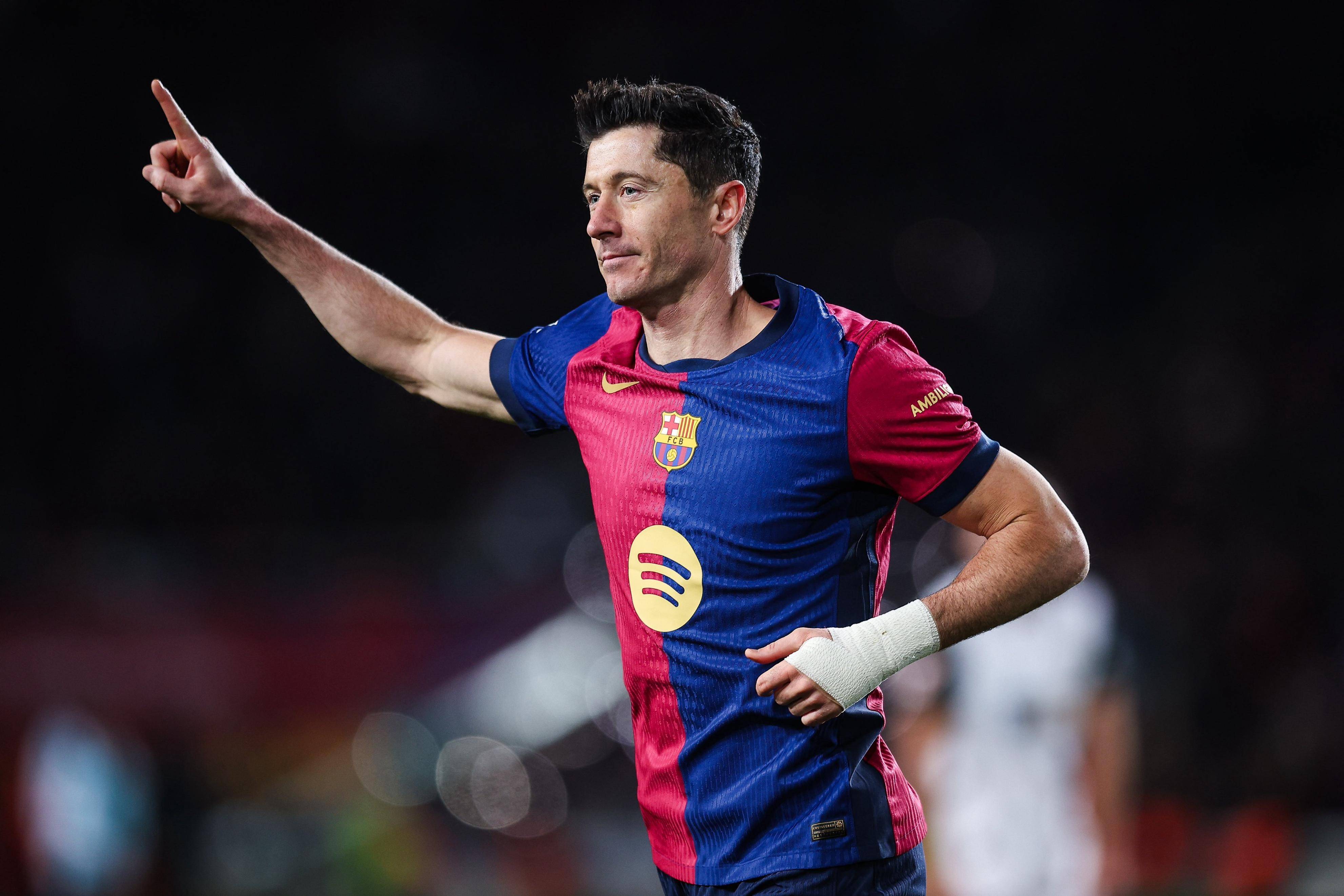 米兰体育直播-包含奥萨苏纳保级形势危急，全队奋力一搏的词条