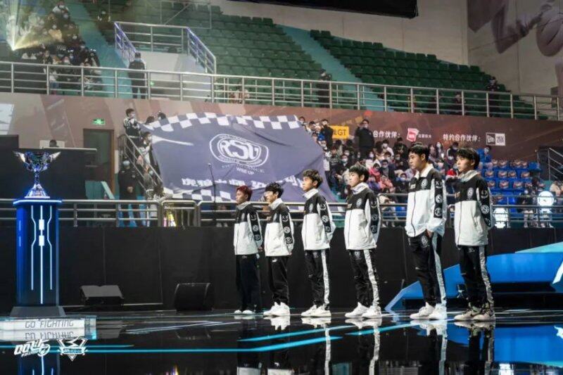 包含抢眼表现，球队势不可挡夺冠奖杯的词条