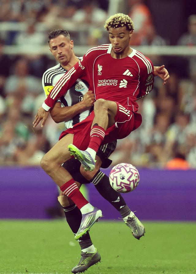 米兰体育登录-利物浦后卫在比赛中送上绝杀，帮助球队逆转获胜的简单介绍