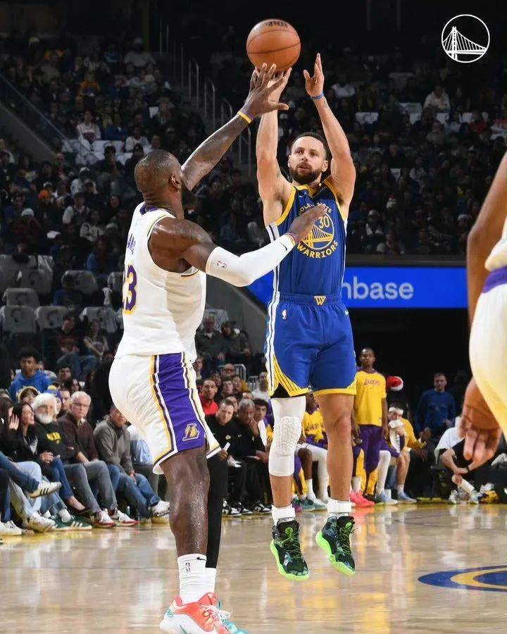 米兰体育中国官网-勇士主场惊险击败湖人，继续领跑西部