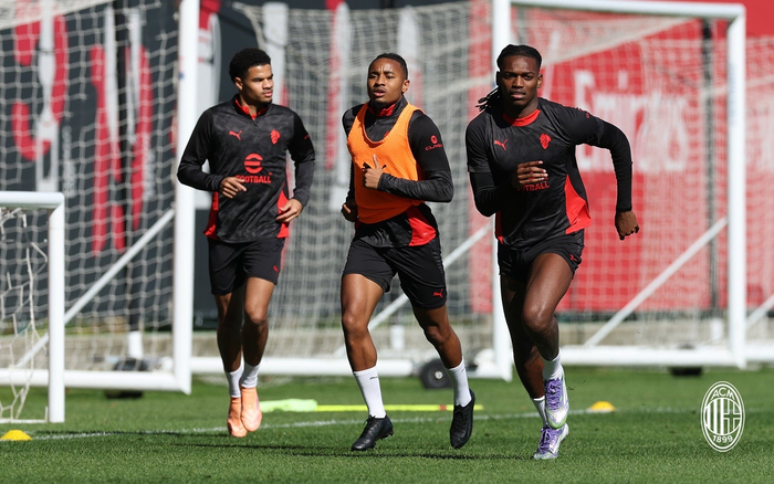 AC米兰女足队员晒出训练照片