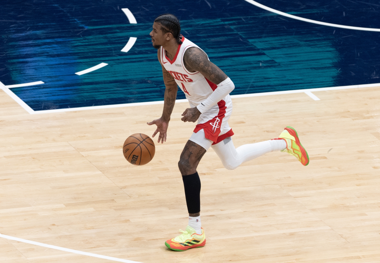 火箭轻取灰熊，继续冲刺