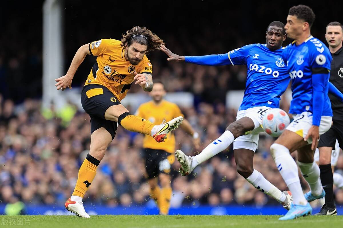 斯特拉斯堡爆冷击败对手，结束连败颓势的简单介绍