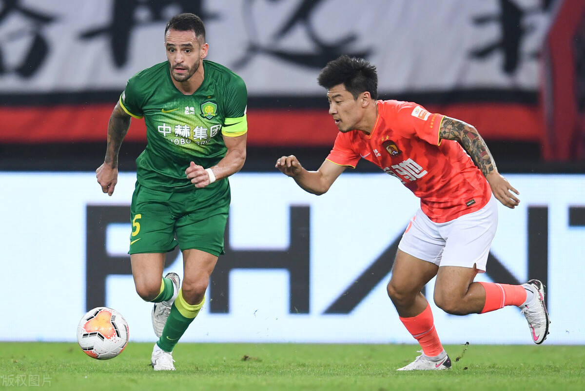 重庆力帆主场战平广州恒大，双方握手言和的简单介绍