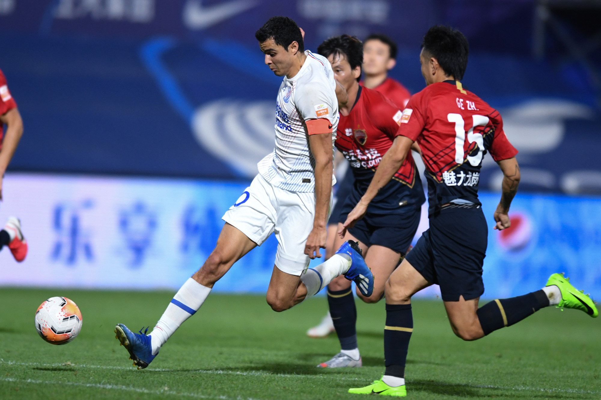 包含建业主场逼平恒大,展现出良好状态的词条 包含建业主场逼平恒大,展现出良好状态的词条